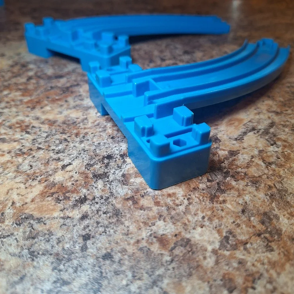 Tomy Blue Curved Train‎ Tracks Ramps A B Slope 2 Pieces 2001